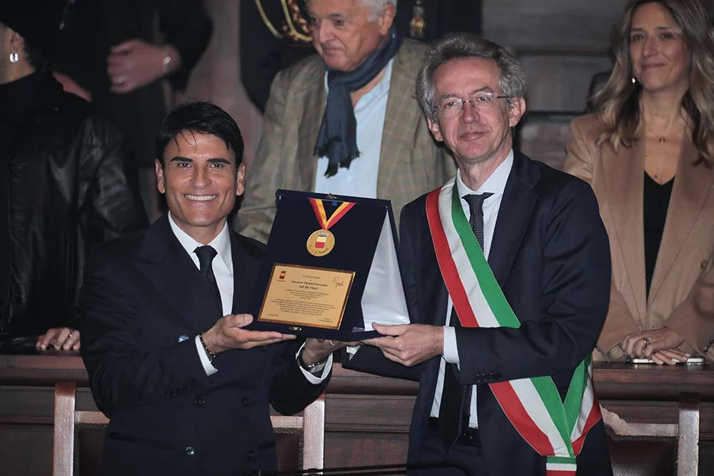 Sal Da Vinci trionfa a Napoli: Medaglia della Città e lacrime di gioia dopo Sanremo
