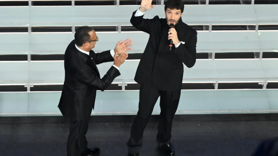 de martino sanremo 2027 co conduttrici