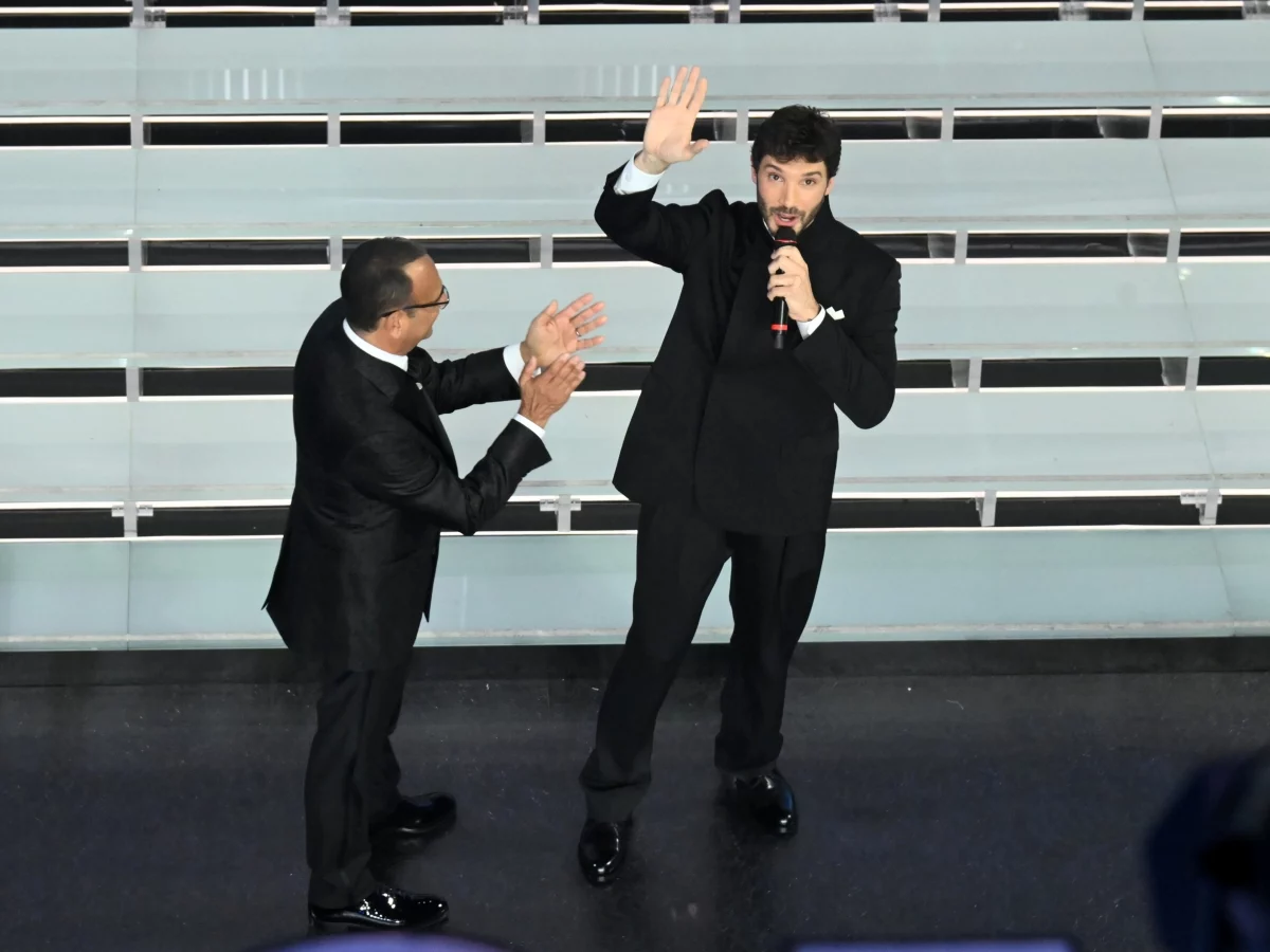 Sanremo 2027, De Martino punta su due regine della tv