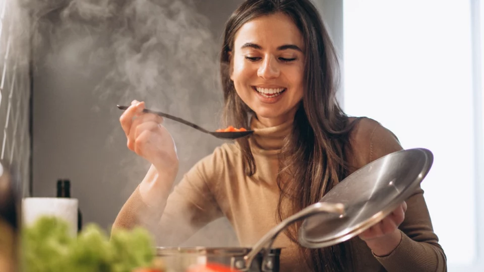 Cosa mangiare per rallentare l'invecchiamento? I cibi da scegliere