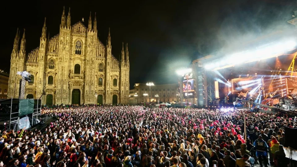 Radio Italia Live - Il Concerto, in 20mila a Milano per Arisa, Bresh, Emma e gli altri big della musica italiana