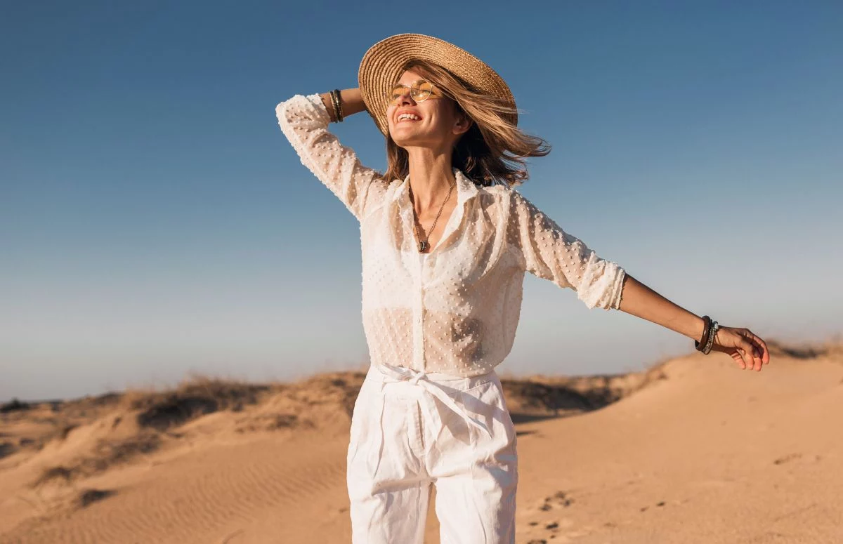 pantalone bianco di lino come abbinarlo nel 2026 per un look perfetto da Novella2000.it pantalone bianco di lino come abbinarlo nel 2026 per un look perfetto