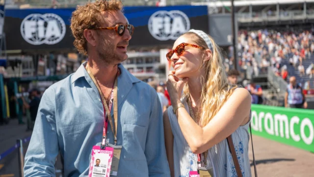 Beatrice Borromeo sfoggia la borsa di paglia: l'accessorio dell'estate