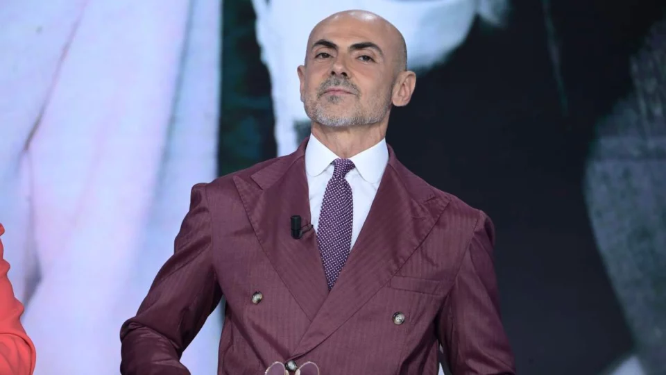 enzo miccio fuori domenica in cancellato