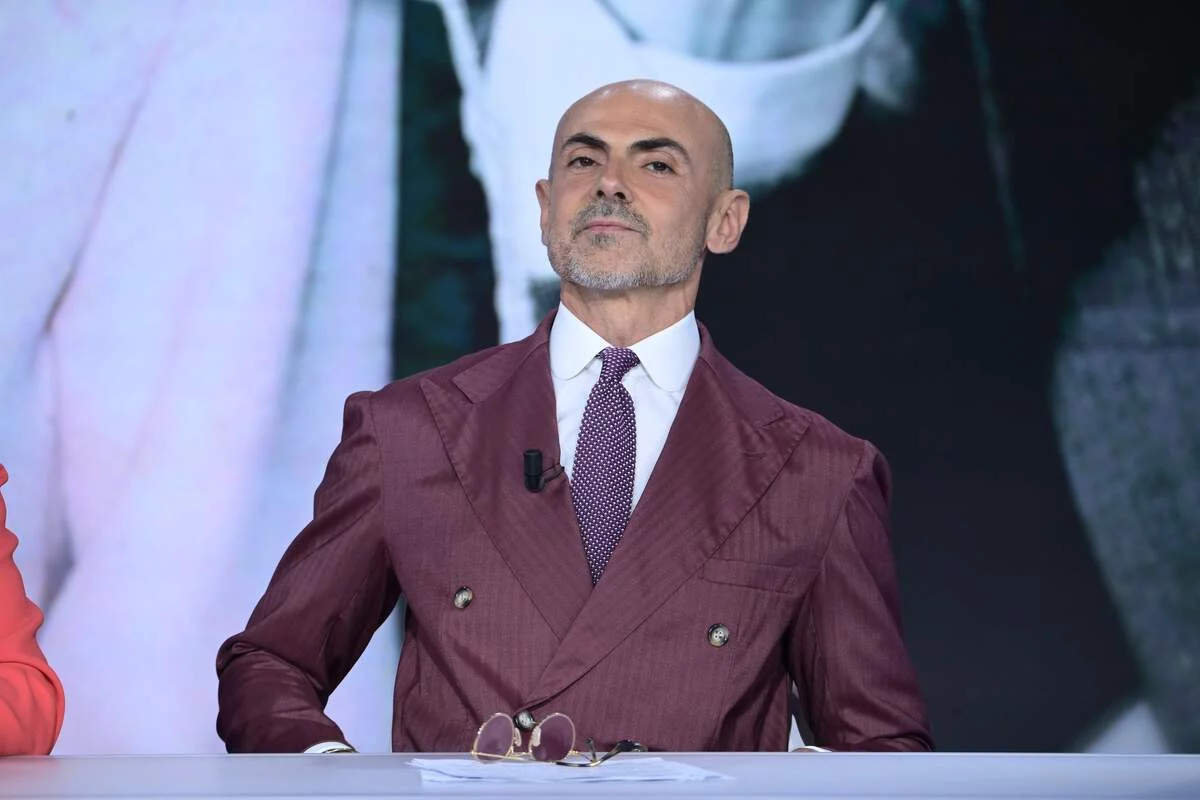 enzo miccio fuori da domenica in cancellato anche il suo programma su rai2 da Novella2000.it enzo miccio fuori da domenica in cancellato anche il suo programma su rai2