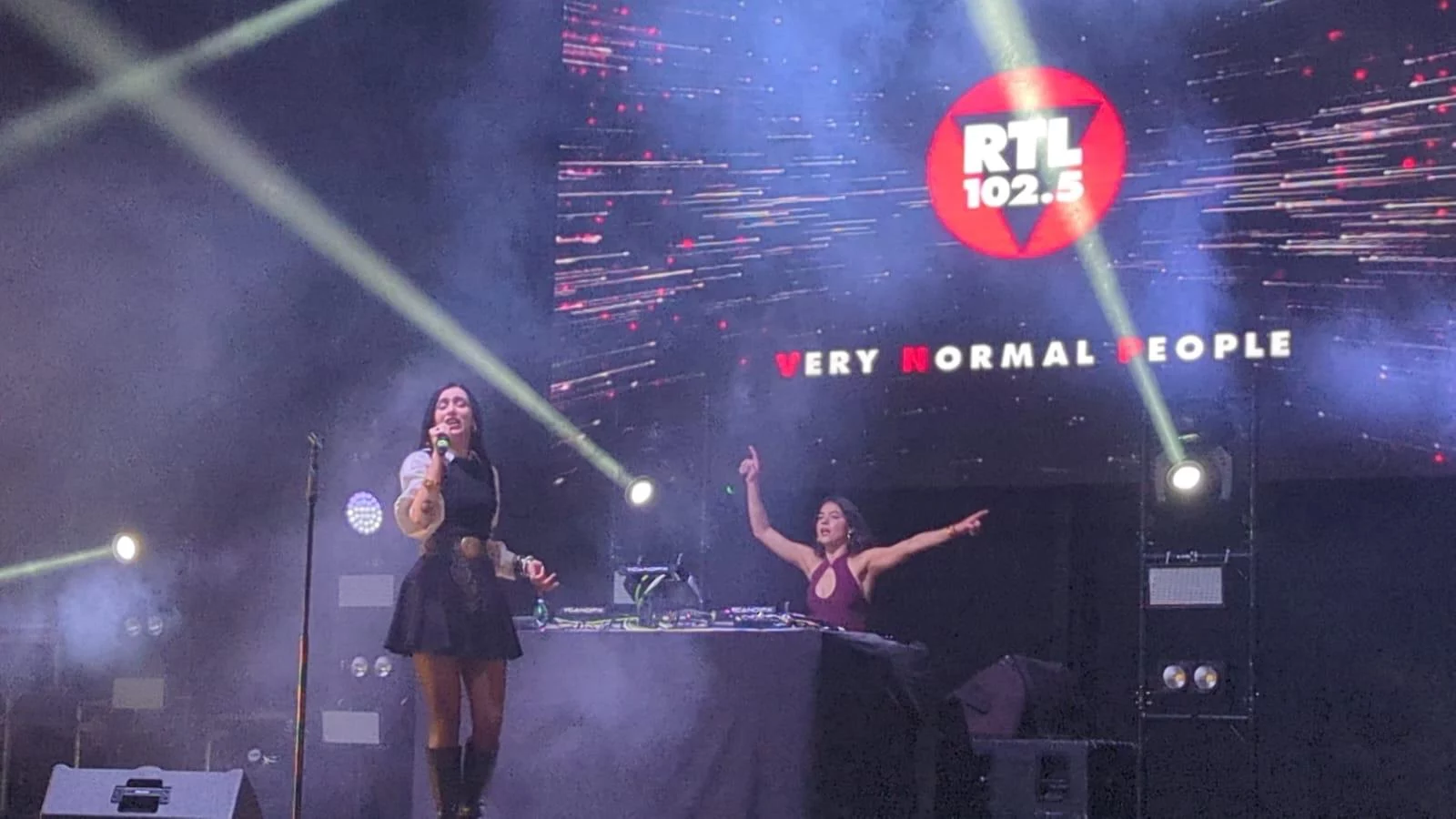 rtl 1025 fa ballare l8217italia alla notte rosa di riccione da Novella2000.it rtl 1025 fa ballare l8217italia alla notte rosa di riccione