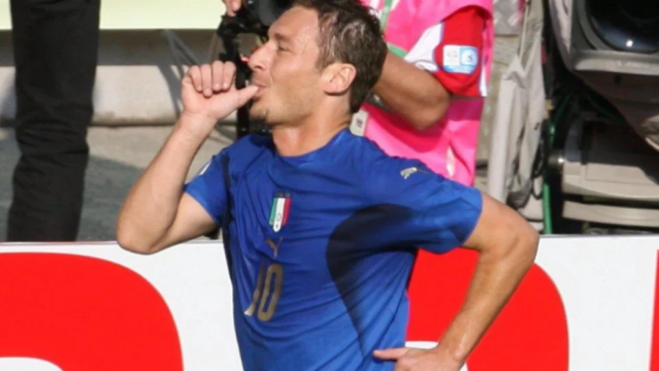 Totti in vacanza a Istanbul: il video e le polemiche