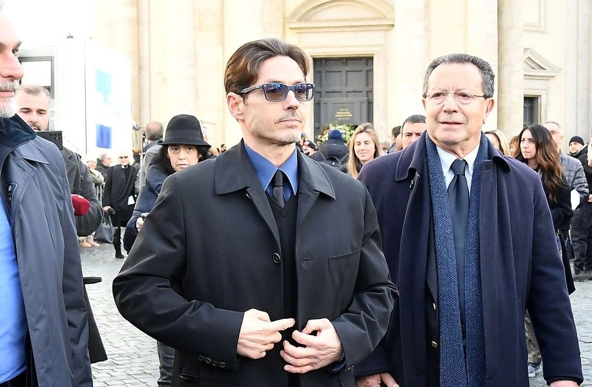 violento incidente d8217auto per pier silvio berlusconi ecco cos8217232 successo da Novella2000.it violento incidente d8217auto per pier silvio berlusconi ecco cos8217232 successo