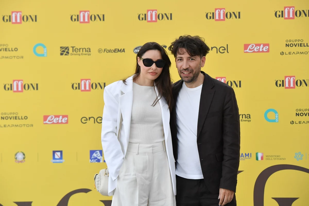 herbert ballerina paparazzato per la prima volta con la fidanzata lucia di franco amore in sardegna lontano da de martino da Novella2000.it herbert ballerina paparazzato per la prima volta con la fidanzata lucia di franco amore in sardegna lontano da de martino