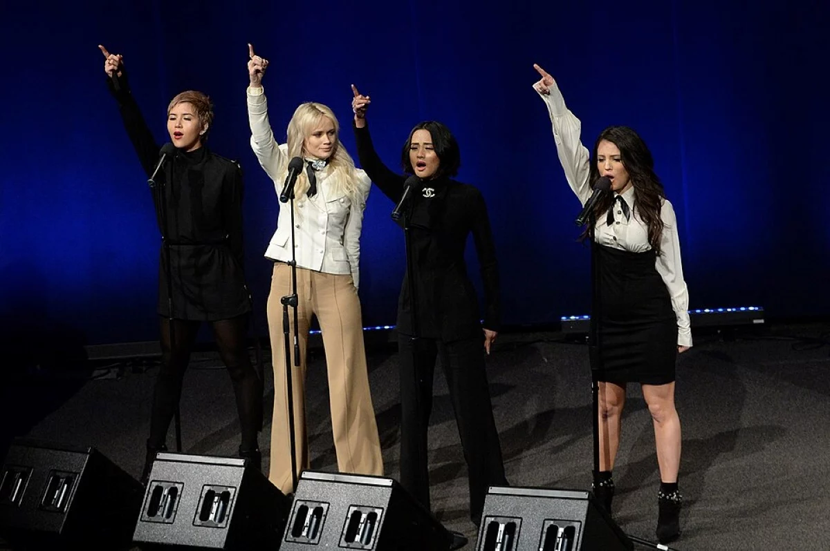 lutto nella musica addio a lauren bennett la voce di party rock anthem muore a 37 anni da Novella2000.it lutto nella musica addio a lauren bennett la voce di party rock anthem muore a 37 anni