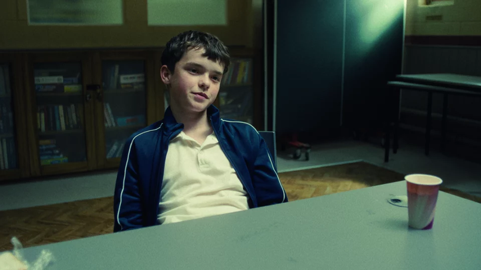 Scena dalla serie Netflix Adolescence sul fenomeno Incel e la manosfera online