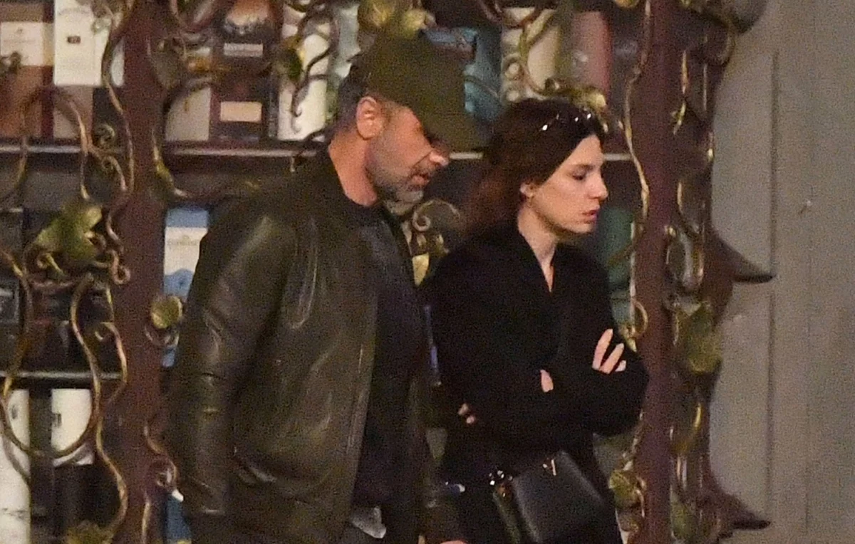 raoul bova e beatrice arnera a spasso con la figlia matilde come va tra loro da Novella2000.it raoul bova e beatrice arnera a spasso con la figlia matilde come va tra loro