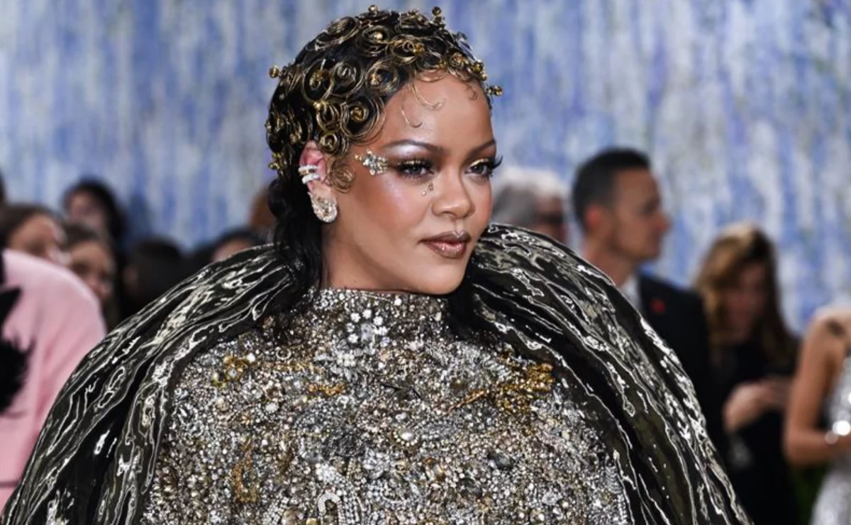 rihanna torna a cantare apparizione a sorpresa sul palco da Novella2000.it rihanna torna a cantare apparizione a sorpresa sul palco