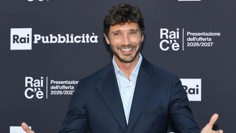 Stefano De Martino si prepara per Sanremo 2027: le indiscrezioni sui Big
