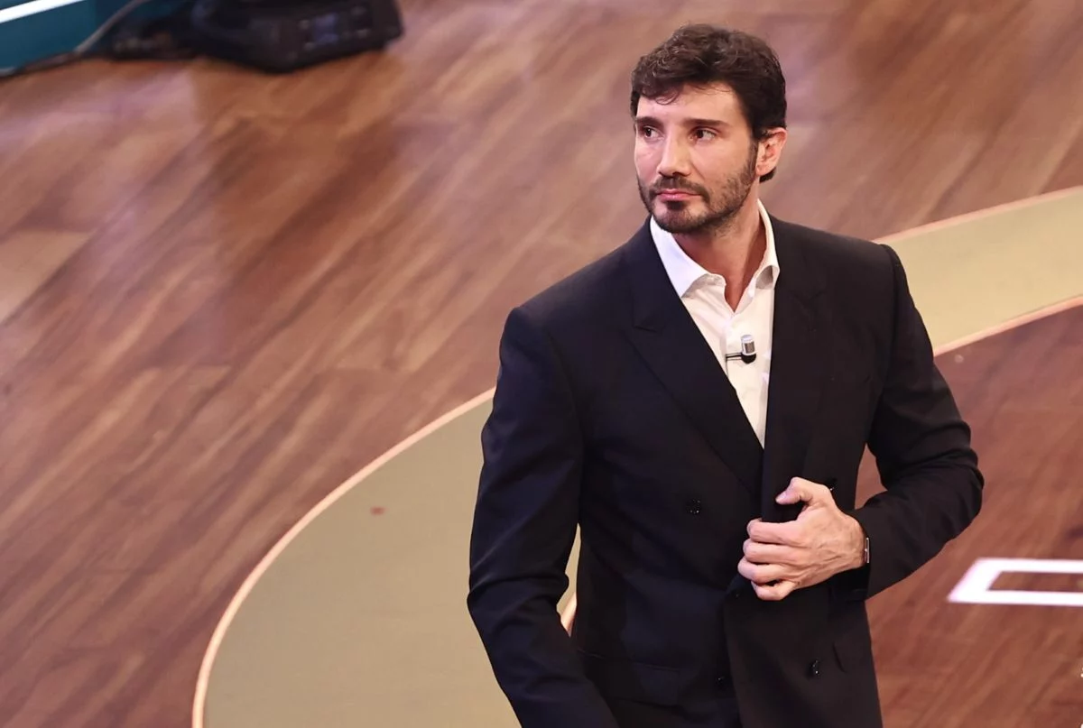 sanremo 2027 novit224 rivoluzionaria in vista cosa cambia con stefano de martino alla conduzione da Novella2000.it sanremo 2027 novit224 rivoluzionaria in vista cosa cambia con stefano de martino alla conduzione